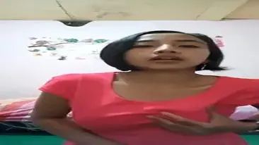 Cewek Baju Pink Rambut Pendek Sange Berat Ngentot Liar poster