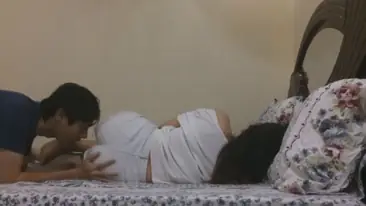 Pacar Masih Tidur Tapi Sudah Dimulai, Kejutan Pagi yang Tidak Pernah Direncanakan poster